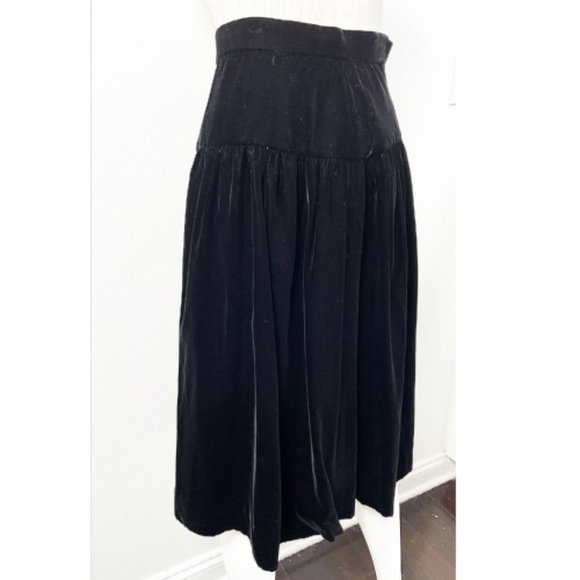 Oscar de la Renta Dresses & Skirts - OSCAR DE LA RENTA CRUSHED VELVET MIDI SKIRT